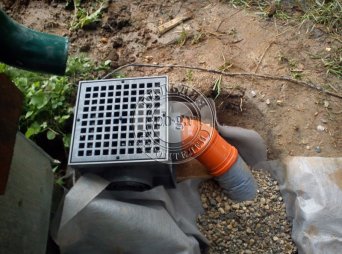 Дождеприемник пластиковый с подключением к двухстенной дренажной трубе 